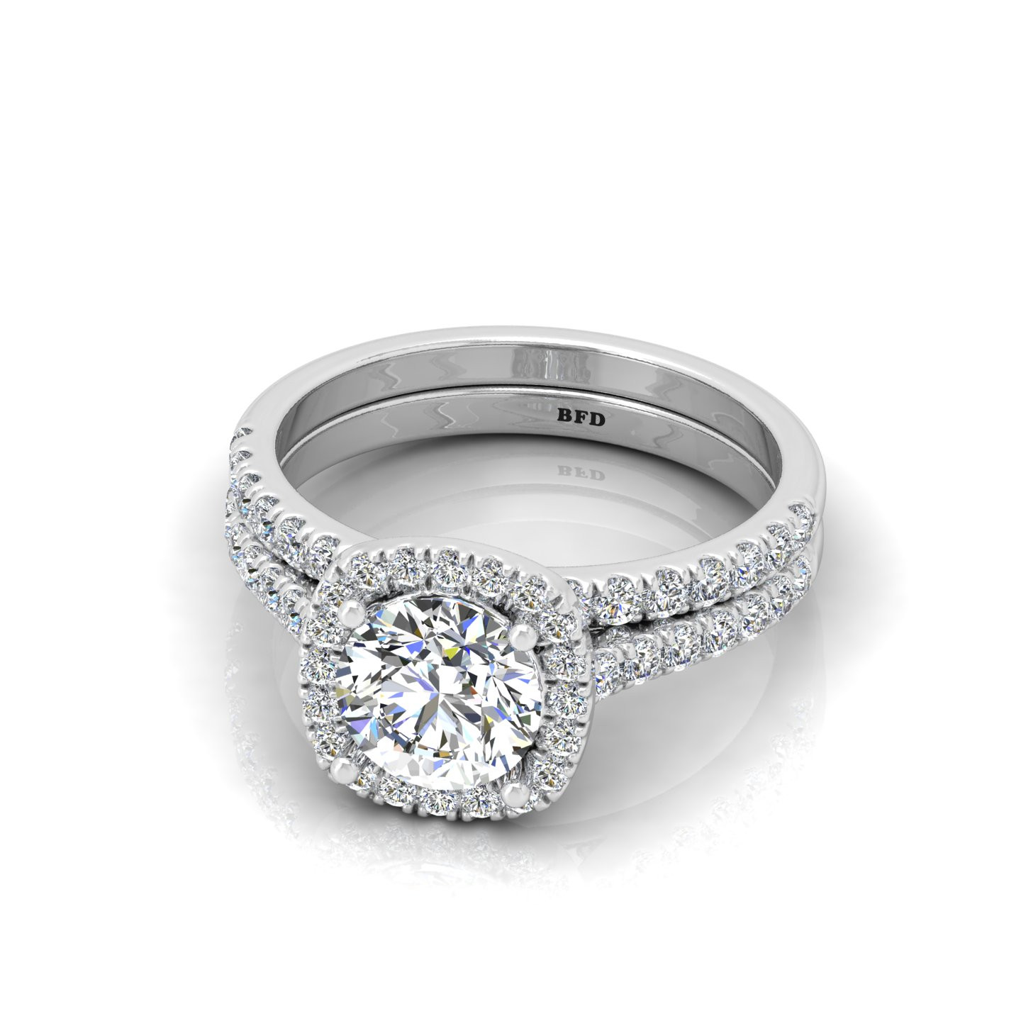 Round Diamond Classic Halo Engagement Ring With Matching Band